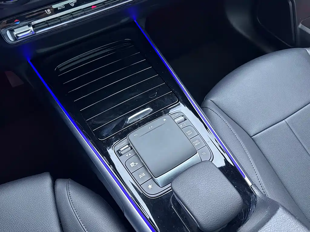 Mercedes-Benz GLB — миниатюра 16