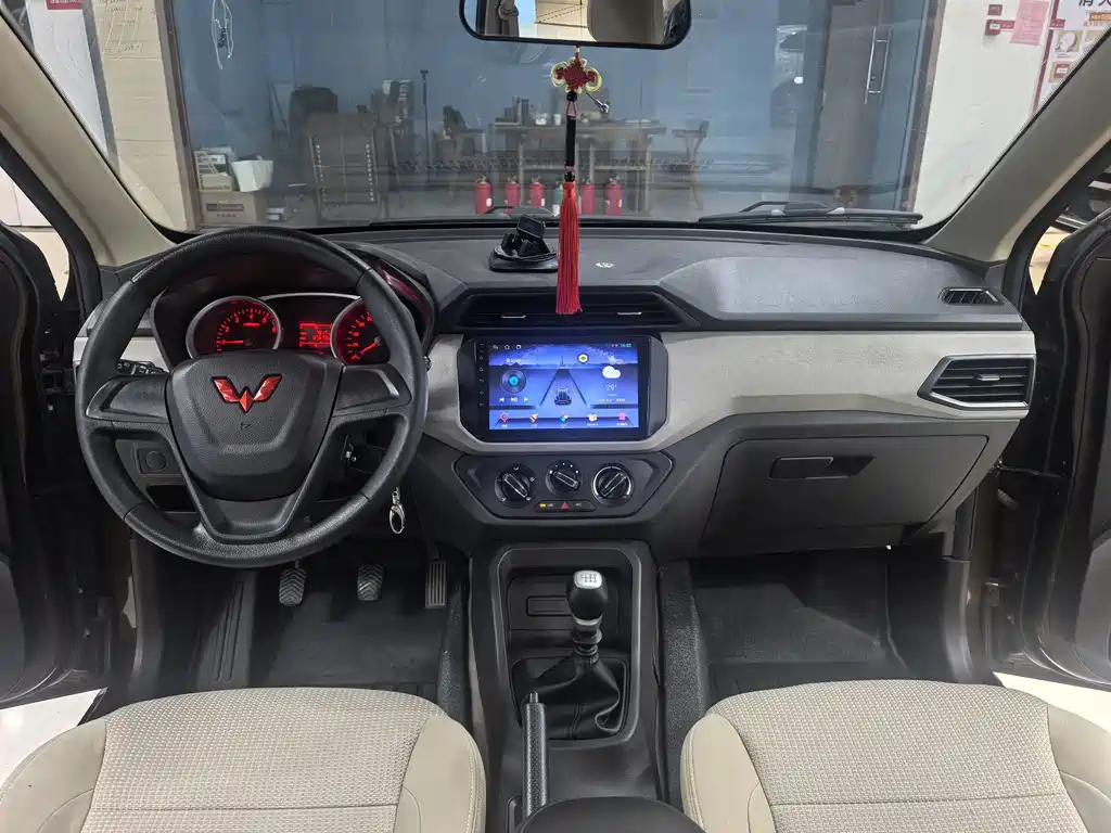 Wuling Hongguang — миниатюра 5