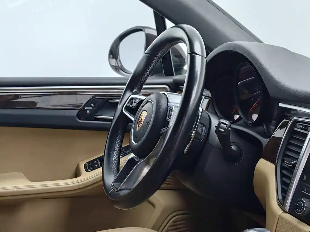 Porsche Macan — миниатюра 22
