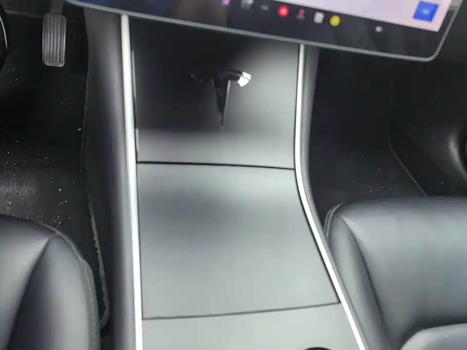 Tesla Model 3 — миниатюра 16