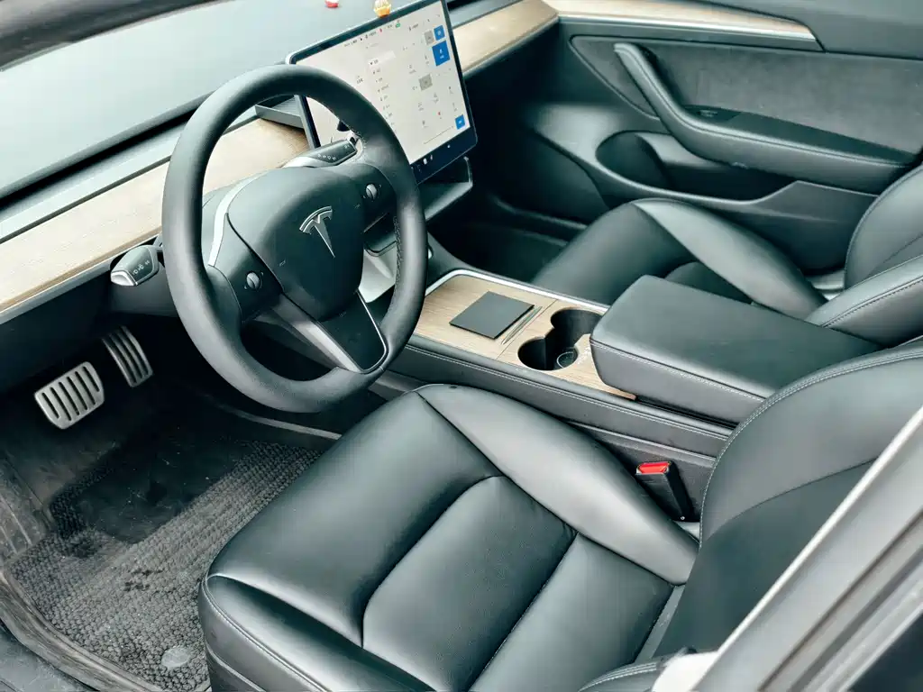 Tesla Model 3 — миниатюра 10