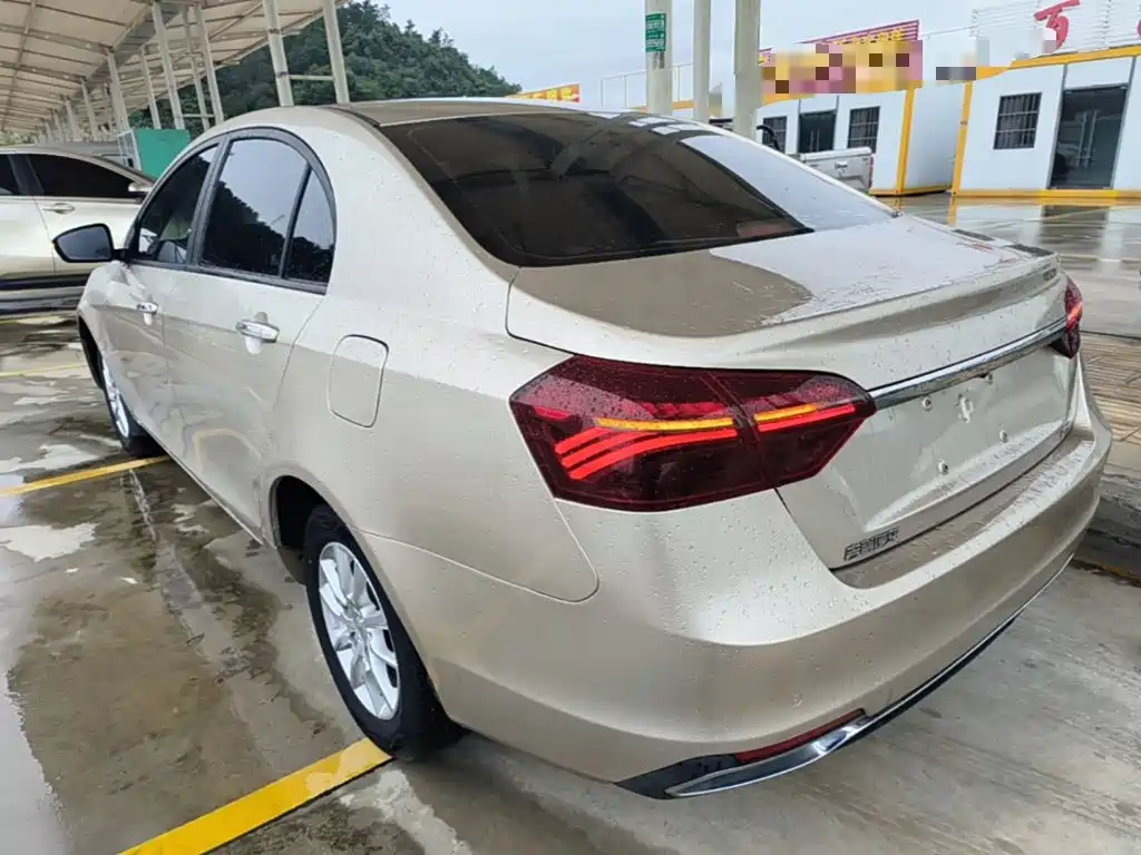 Geely Emgrand — миниатюра 5
