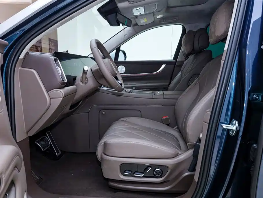 AITO ASK THE WORLD M9