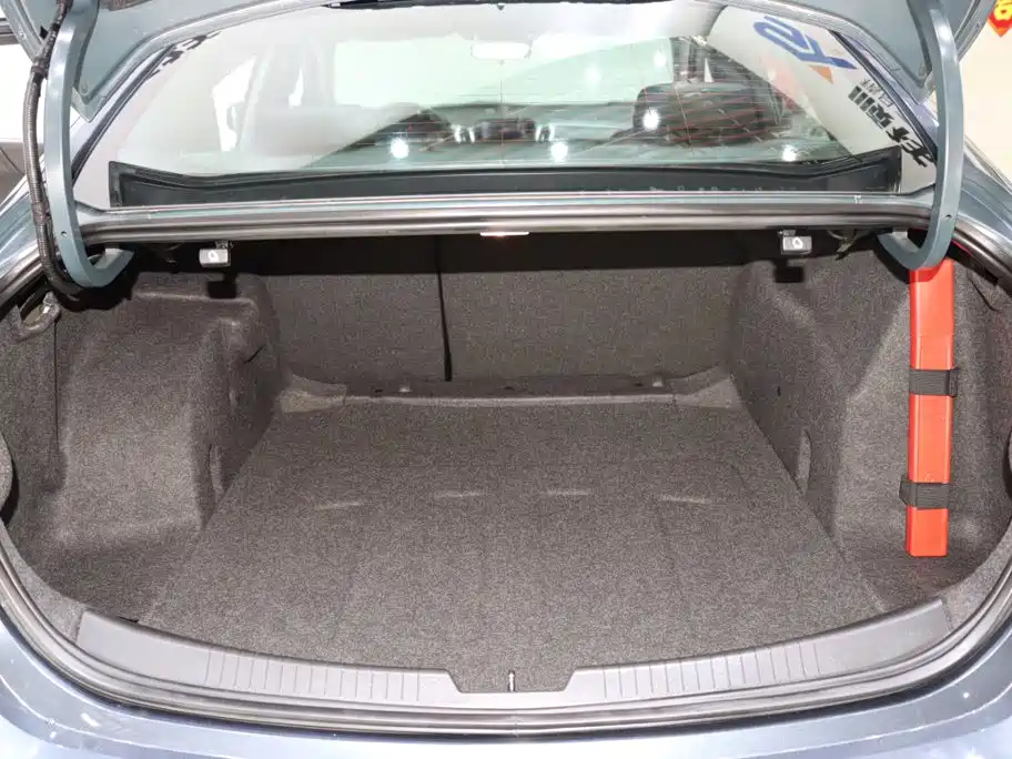 Chevrolet Malibu XL — миниатюра 16