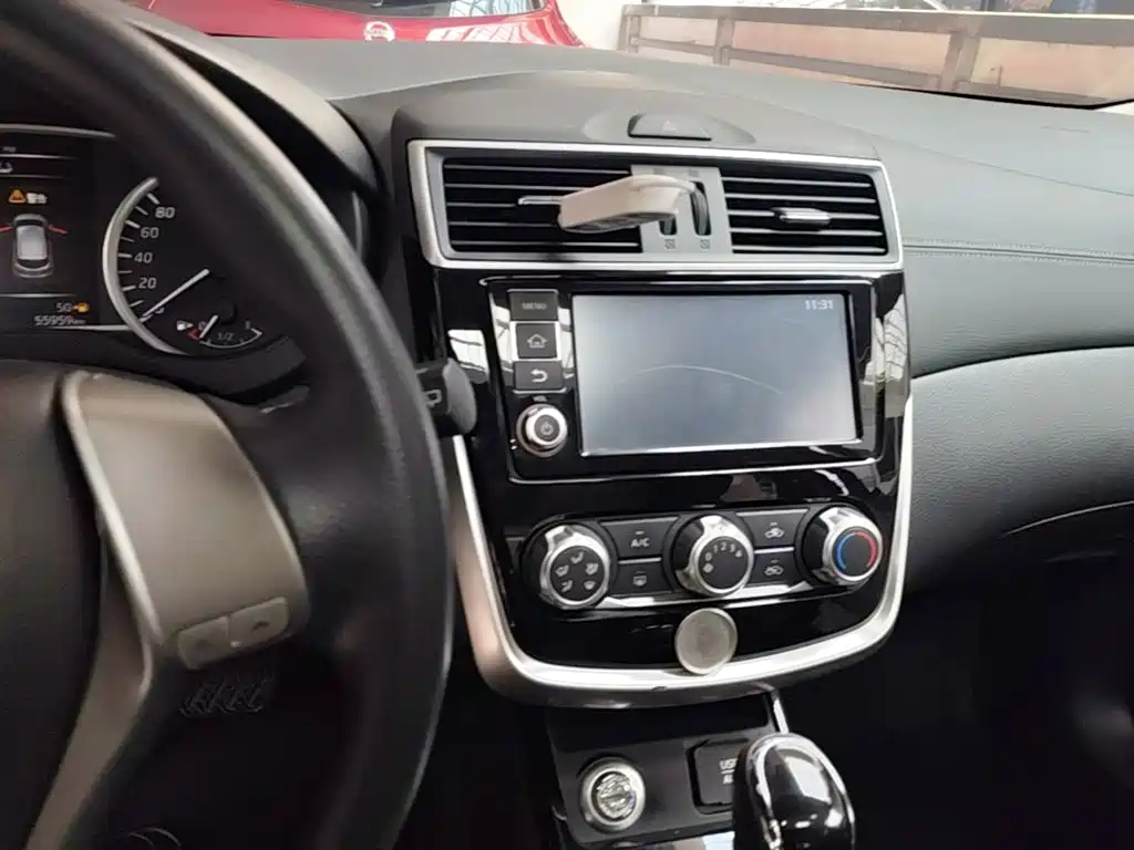 Nissan Tiida — миниатюра 13