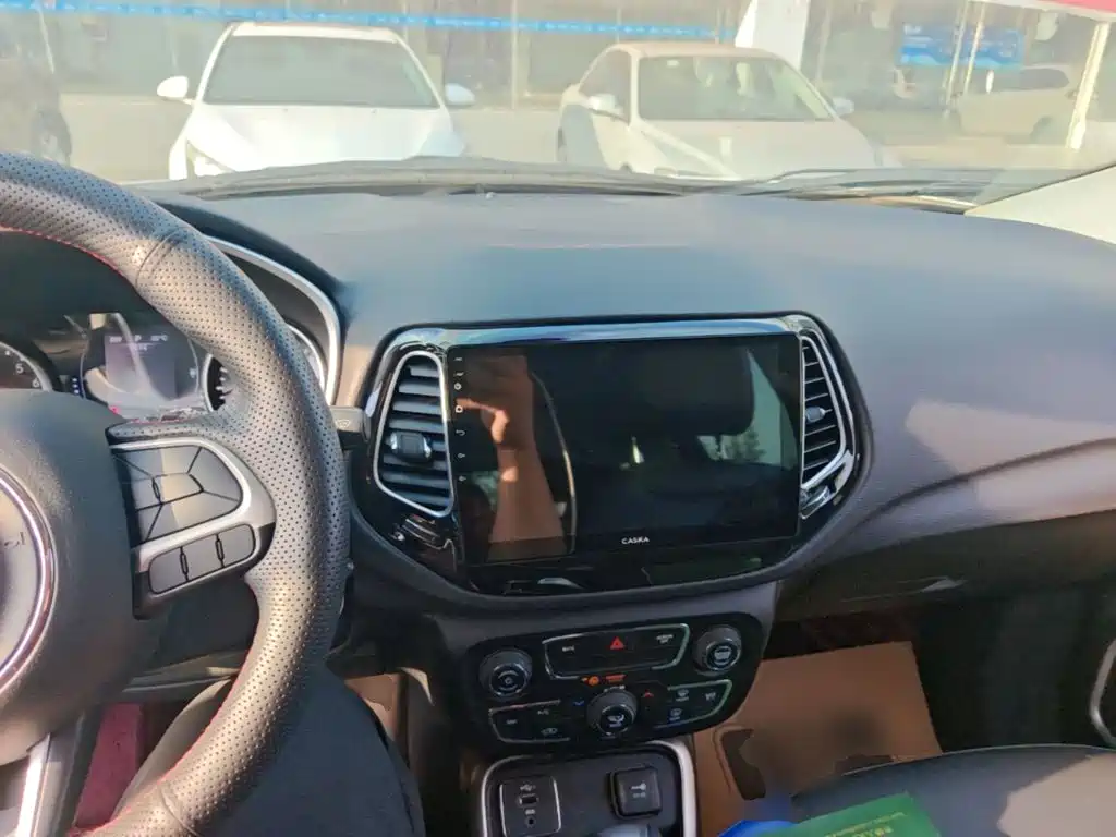 Jeep Compass — миниатюра 10