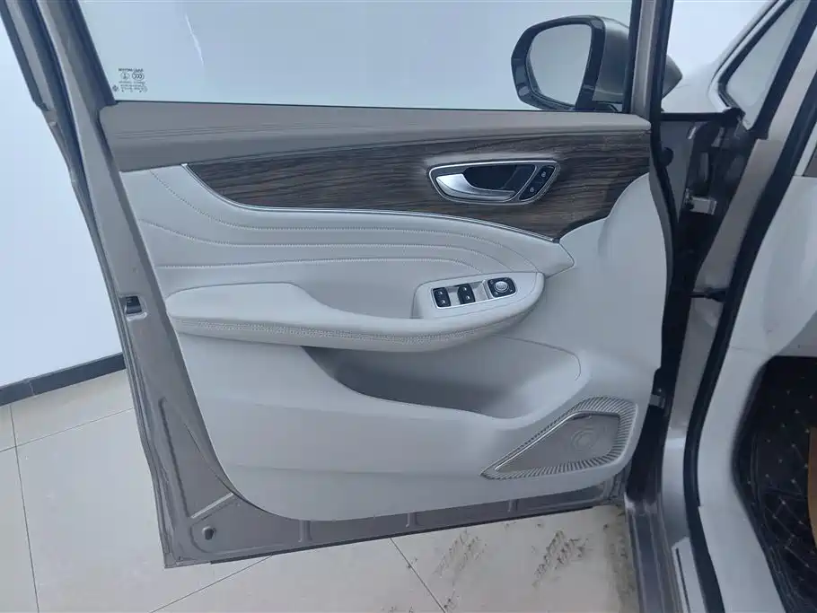 ROEWE IMAX8
