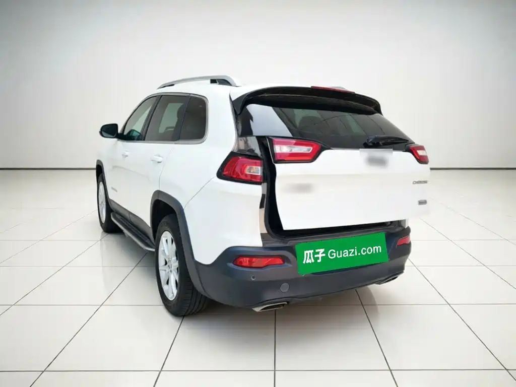 Jeep Cherokee — миниатюра 4