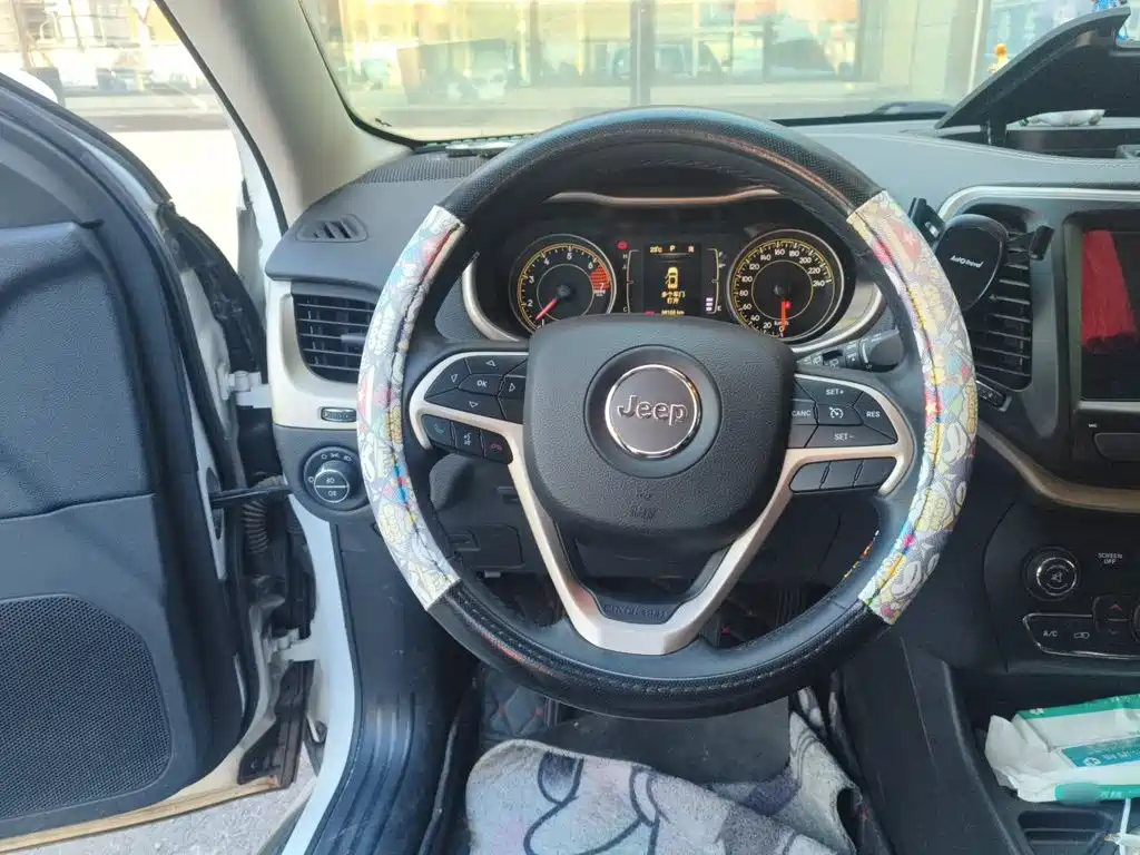 Jeep Cherokee — миниатюра 11
