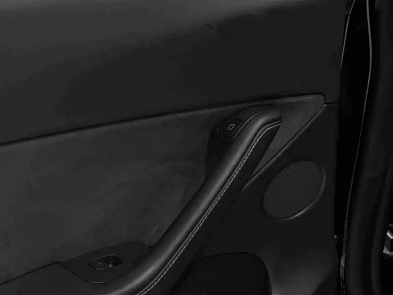 Tesla Model Y — миниатюра 11