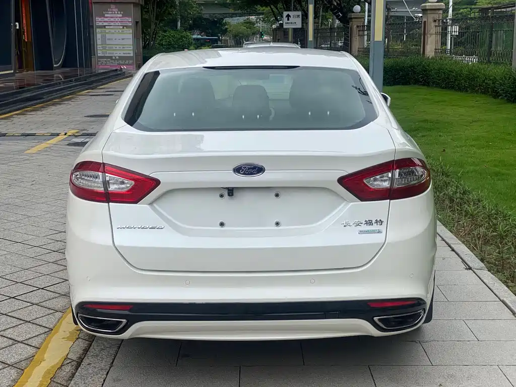 Ford Mondeo 2013 2.0L GTDi200 Fashion