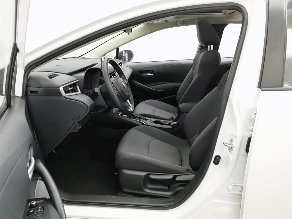 Toyota Corolla 1.5 л 2022 г. Белый, пробег 32900 км