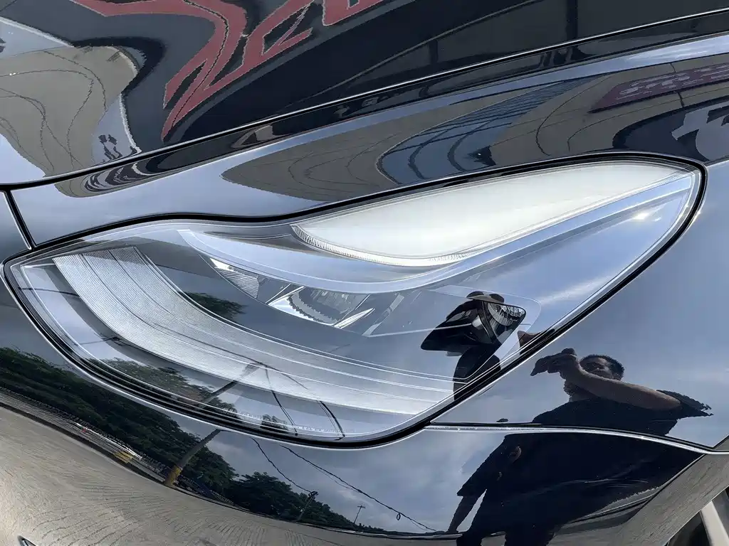 Tesla Model 3 — миниатюра 5
