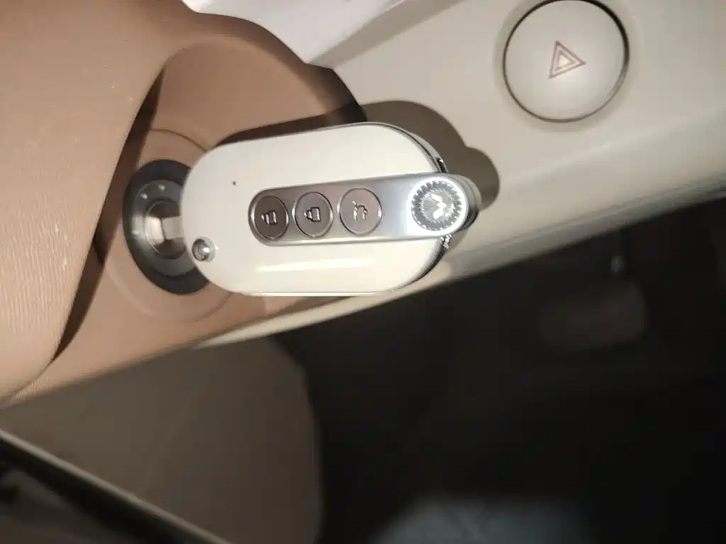 Wuling MINIEV — миниатюра 9