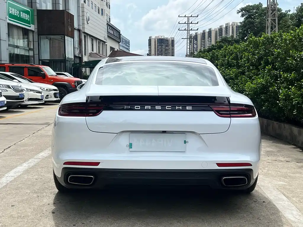 PORSCHE PANAMERA