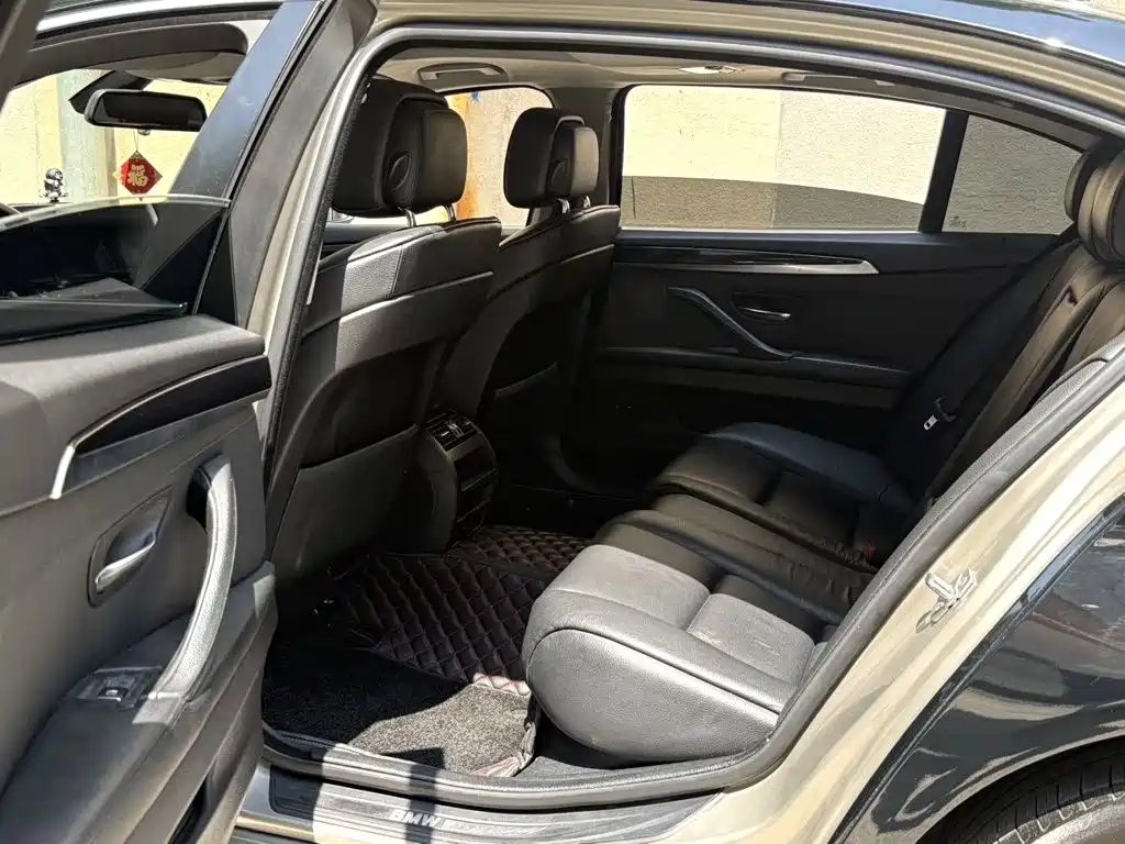 BMW 5 Series — миниатюра 6