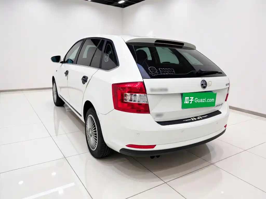 Skoda Rapid Spaceback — миниатюра 4