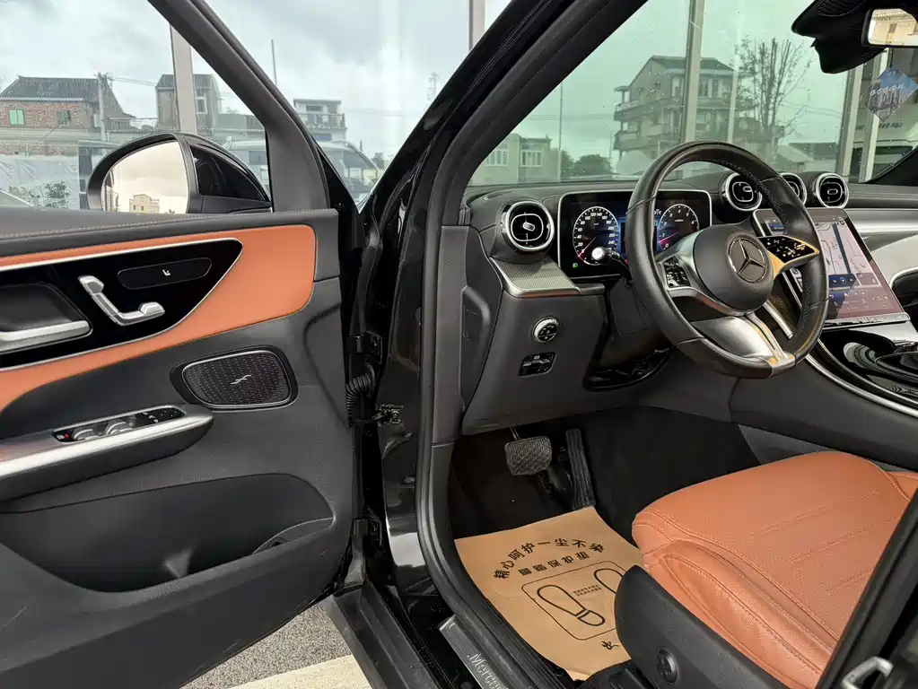 Mercedes-Benz GLC 2023 GLC 260 L 4MATIC 5 мест