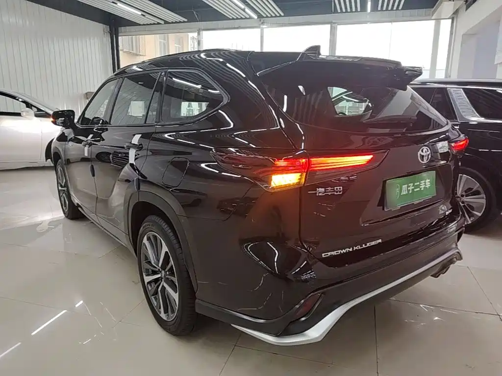 Toyota Crown Kluger — миниатюра 5