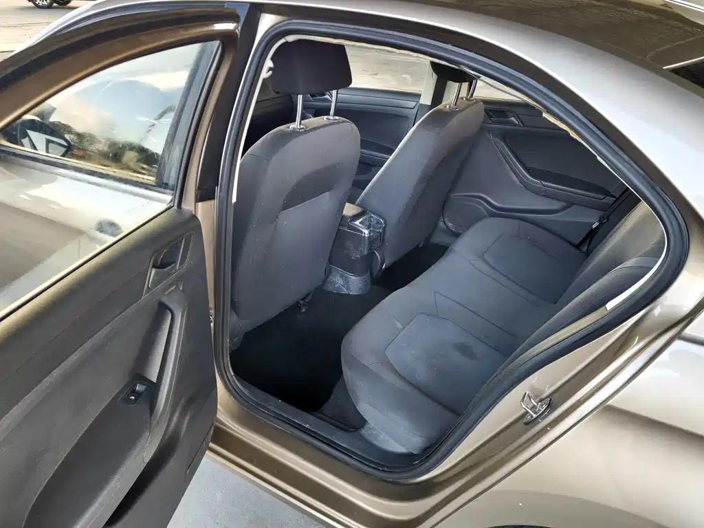 Volkswagen Jetta — миниатюра 12