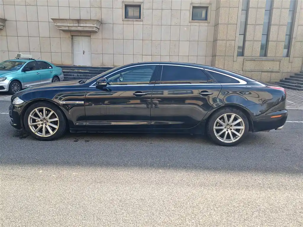 Jaguar XJ — миниатюра 5