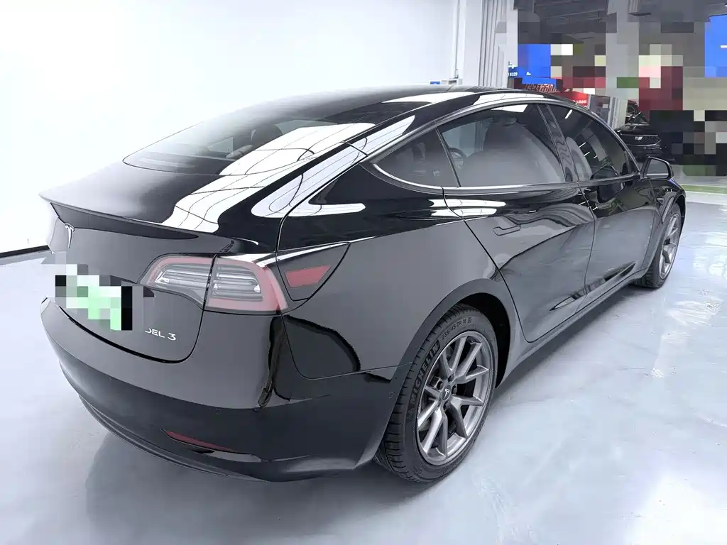 Tesla Model 3 — миниатюра 6