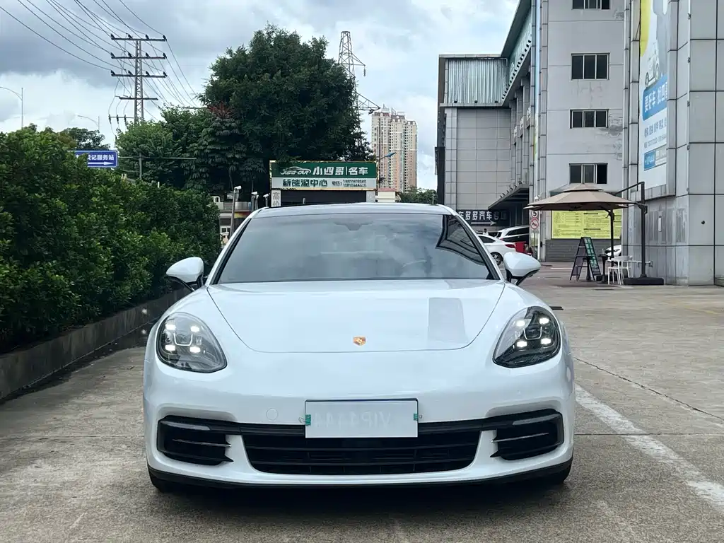 PORSCHE PANAMERA
