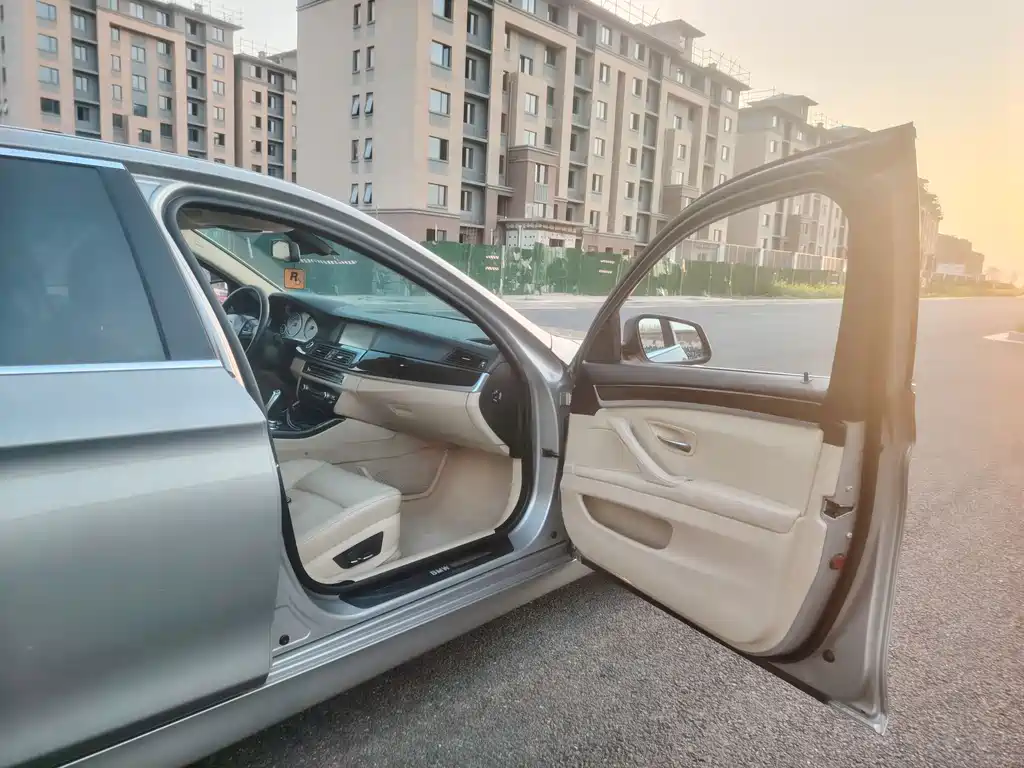 BMW 5 Series — миниатюра 14
