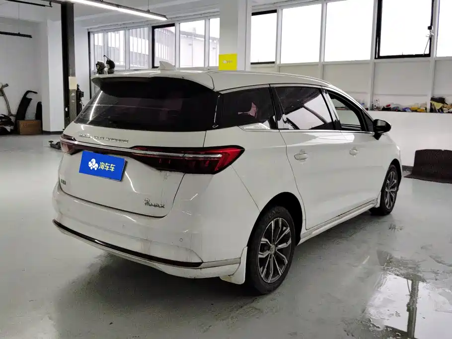 BYD MAX — миниатюра 3