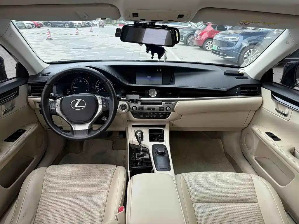 Lexus ES — миниатюра 7