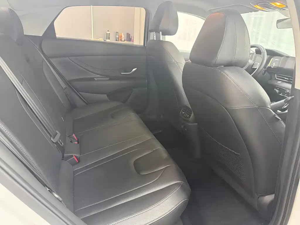 Hyundai Elantra — миниатюра 7