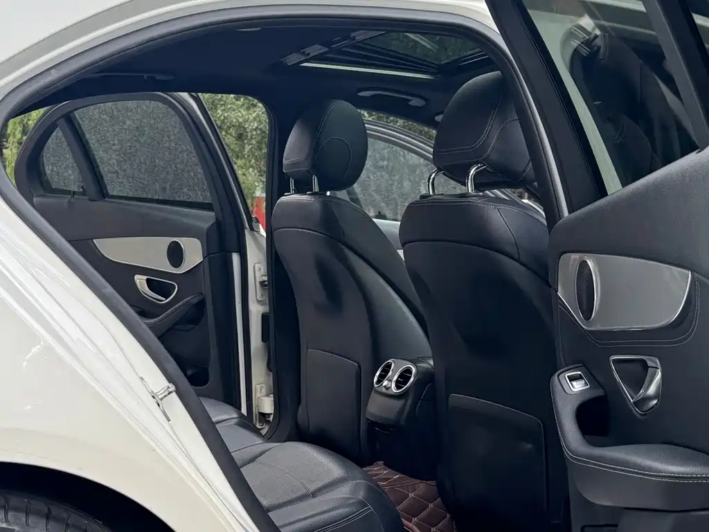 Mercedes-Benz C-Class — миниатюра 10