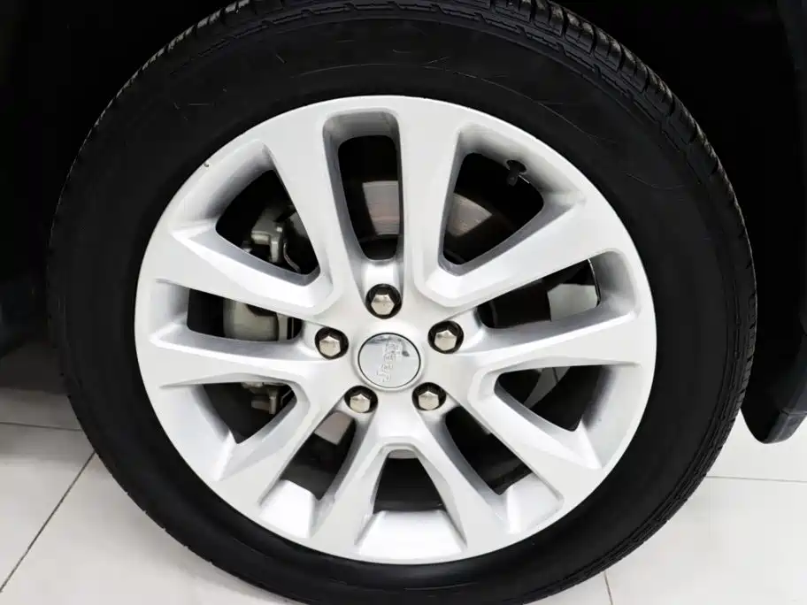 Jeep Grand Cherokee (Import) — миниатюра 19