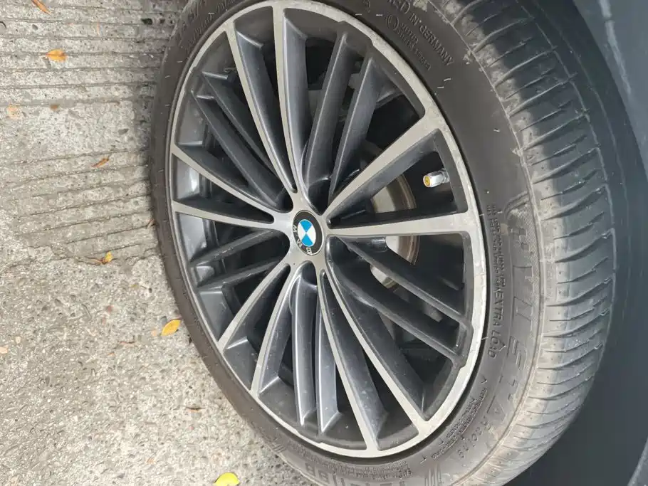 BMW 5 Series — миниатюра 6