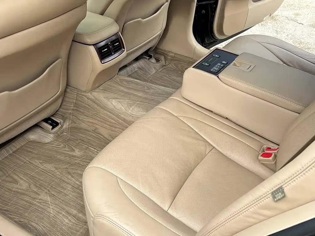 Toyota Crown — миниатюра 7