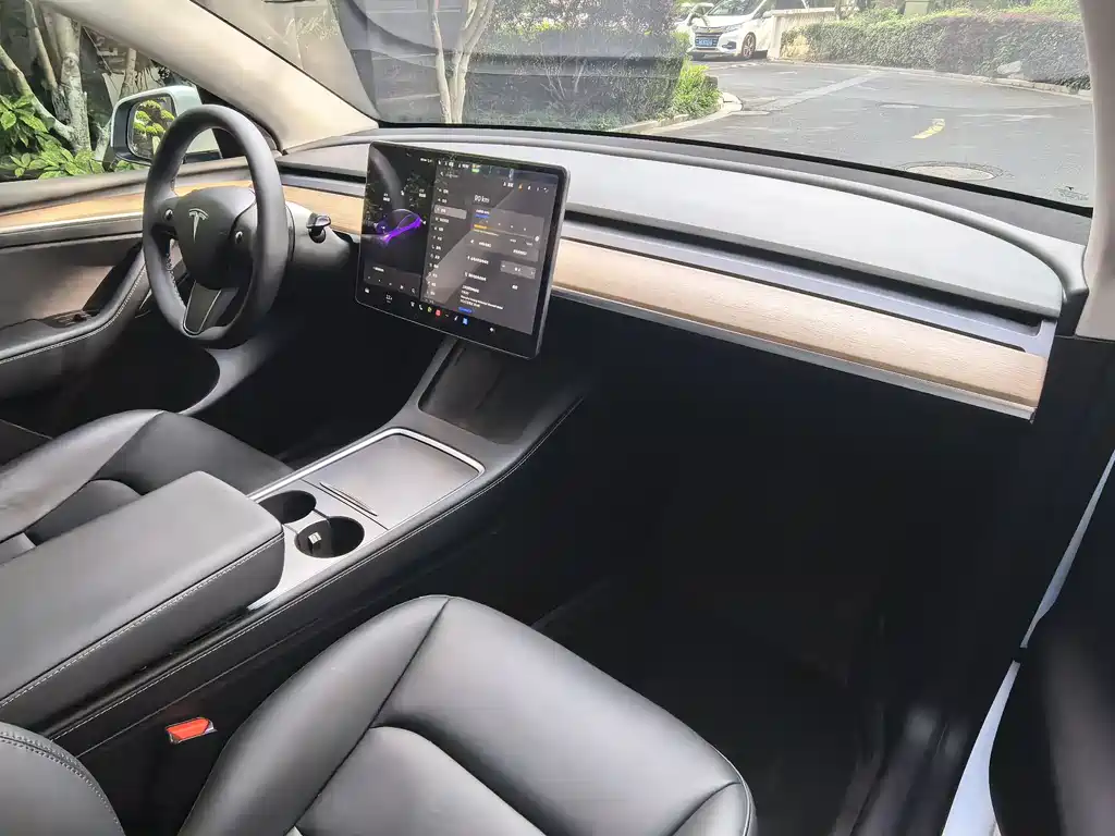 Tesla Model Y 2021 3D5