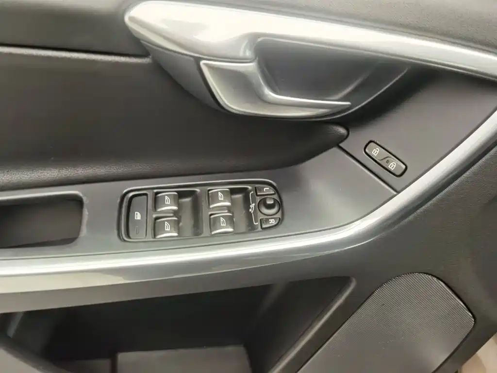 Volvo XC60 — миниатюра 9