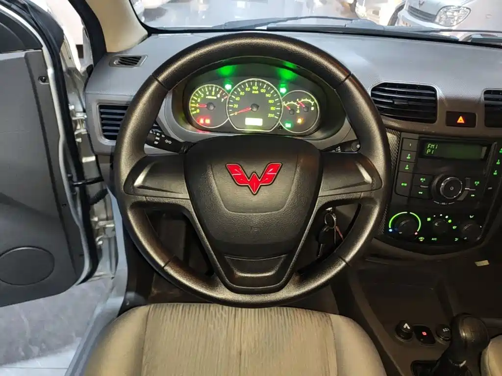 Wuling Hongguang — миниатюра 11