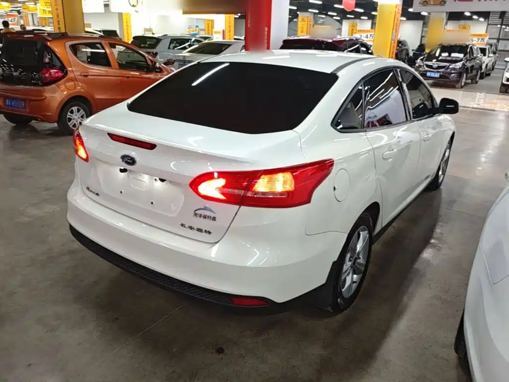 Ford Focus — миниатюра 7