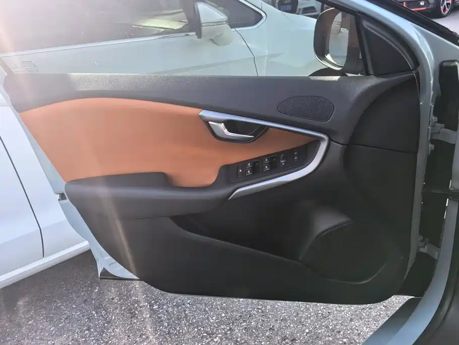 Volvo V40 — миниатюра 7