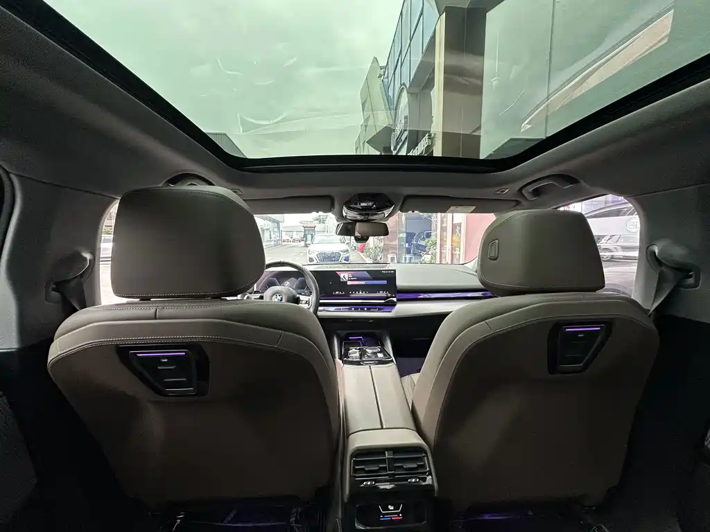 BMW 5 Series — миниатюра 11