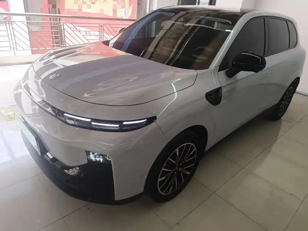 Leapmotor B10