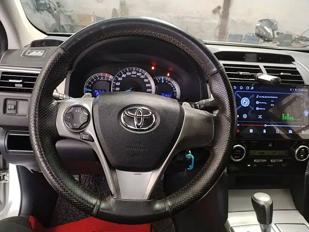 Toyota Camry — миниатюра 11