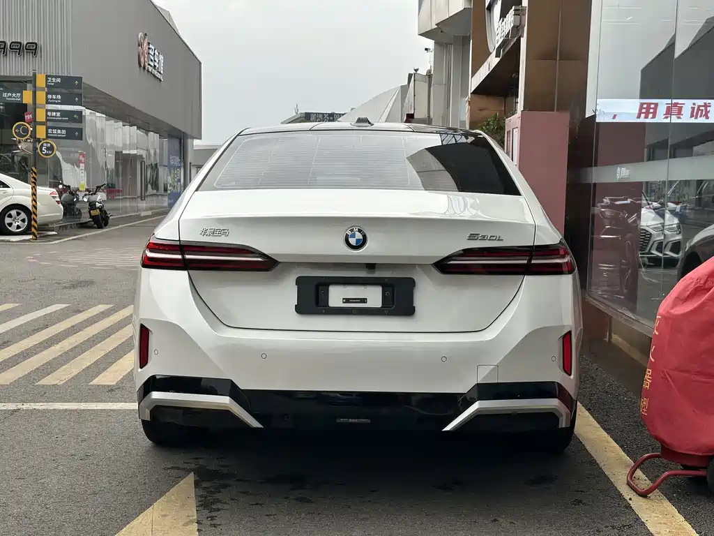 BMW 5 Series — миниатюра 3