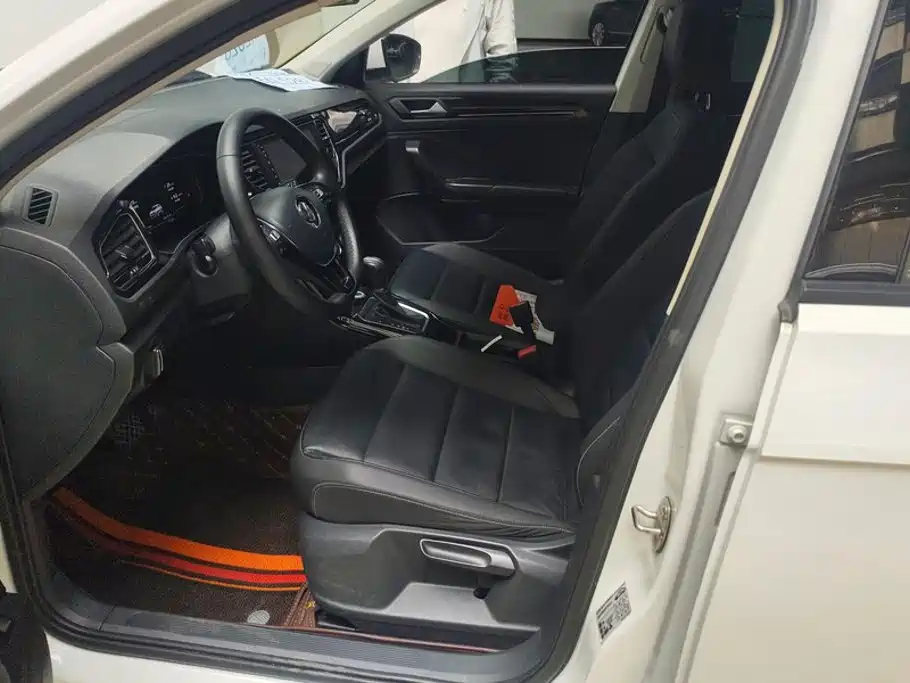 Volkswagen T-Roc — миниатюра 9