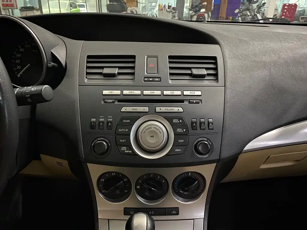 Mazda 3 (Import) — миниатюра 14