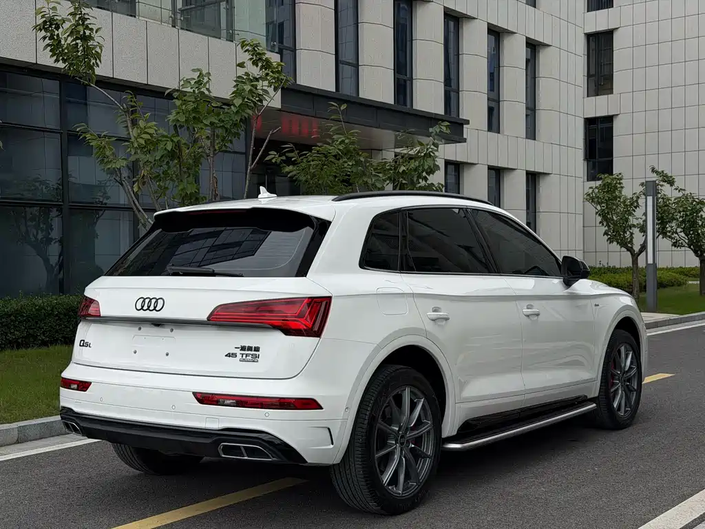 Audi Q5L — миниатюра 34
