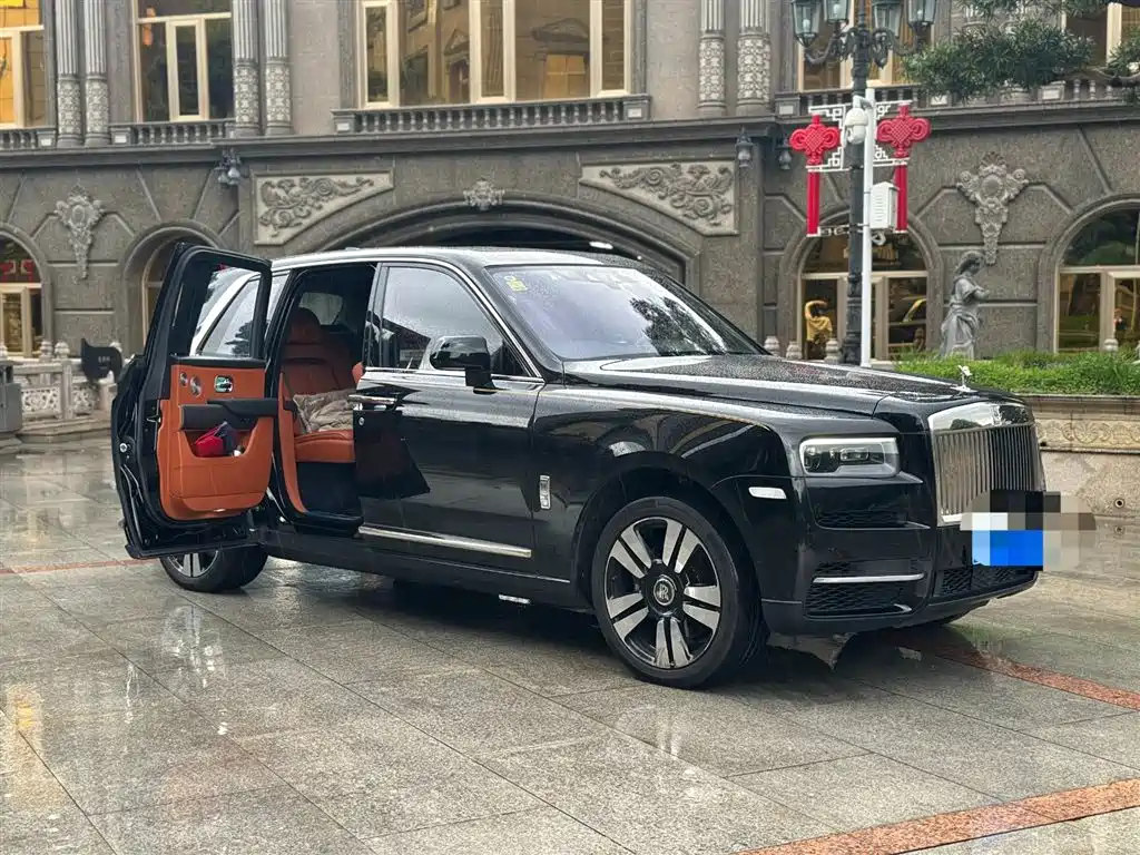 Rolls-Royce Cullinan 2018 мест