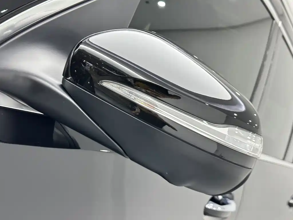 Mercedes-Benz GLS — миниатюра 10
