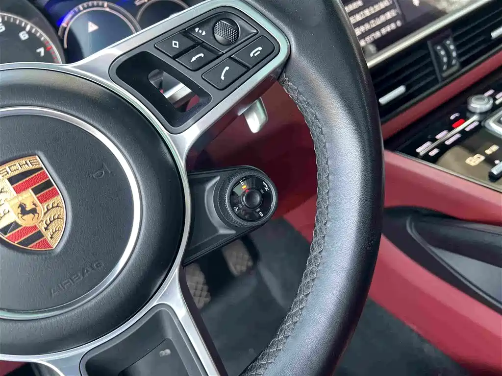 Porsche Cayenne Hybrid — миниатюра 5